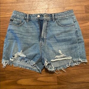 New w/o tags KanCan medium wash distressed shorts